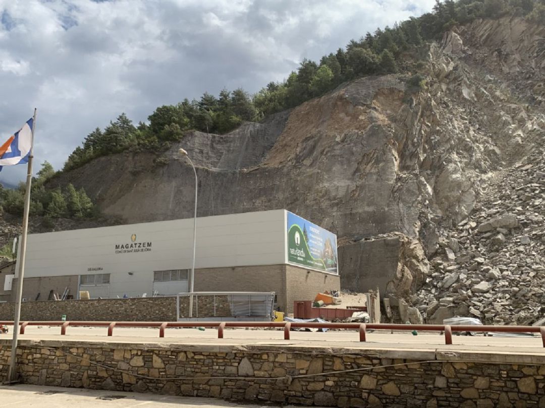 Magatzem comunal de la Portalada, afectat per l'esllavissada del mes d'agost de l'any passat. Magatzem comunal de la Portalada, afectat per l'esllavissada del mes d'agost de l'any passat.