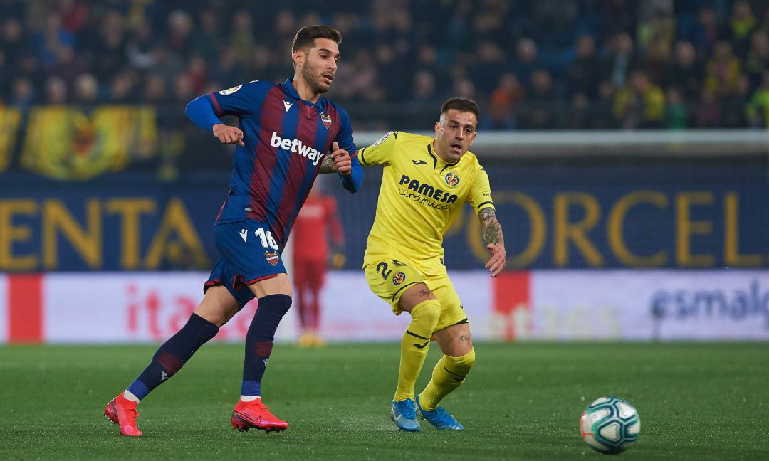 Ruben Pena of Villarreal and Ruben Rochina of Levante during the La Liga Santander match between Villarreal and Levante at Estadio de la Ceramica
Ruben Pena of Villarreal and Ruben Rochina of Levante during the La Liga Santander match between Villarreal and Levante at Estadio de la Ceramica