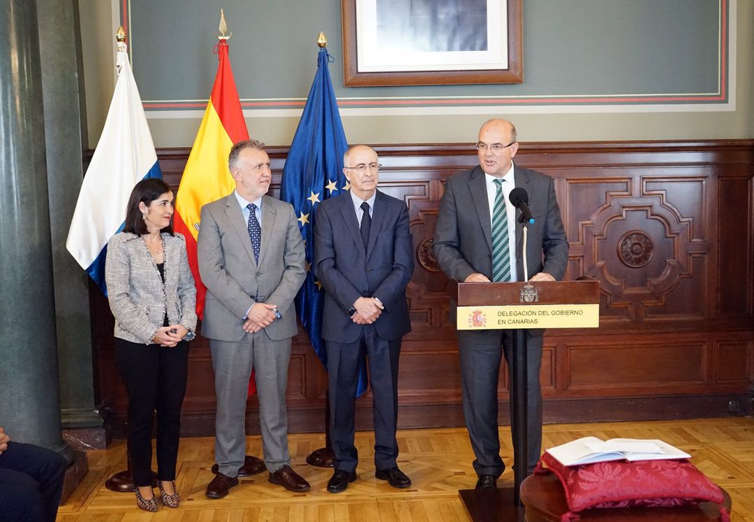 Delegado del Gobierno en Canarias, Anselmo Pestana, acompañado de Carolina Darias, Ángel Víctor Torres y Francisco Hernández Spínola Delegado del Gobierno en Canarias, Anselmo Pestana, acompañado de Carolina Darias, Ángel Víctor Torres y Francisco Hernández Spínola