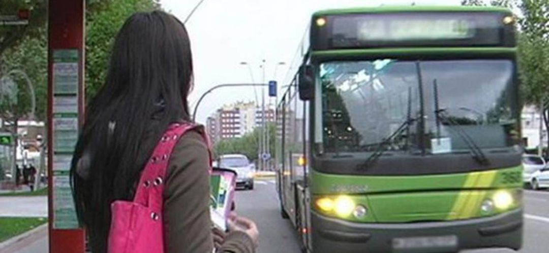 En la iniciativa de paradas a demanda en los servicios nocturnos de autobuses interurbanos participan municipios como Fuenlabrada o Parla. En la iniciativa de paradas a demanda en los servicios nocturnos de autobuses interurbanos participan municipios como Fuenlabrada o Parla.