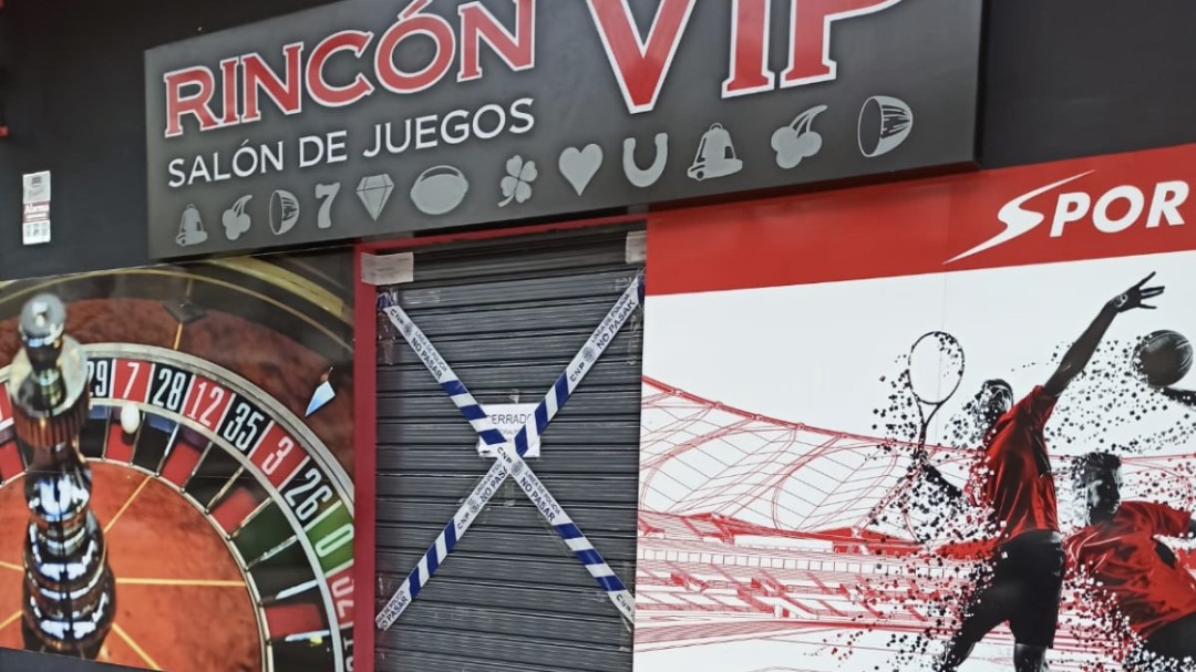 Precintan un local en Rincón tras hallar a once menores jugando a la ruleta rusa