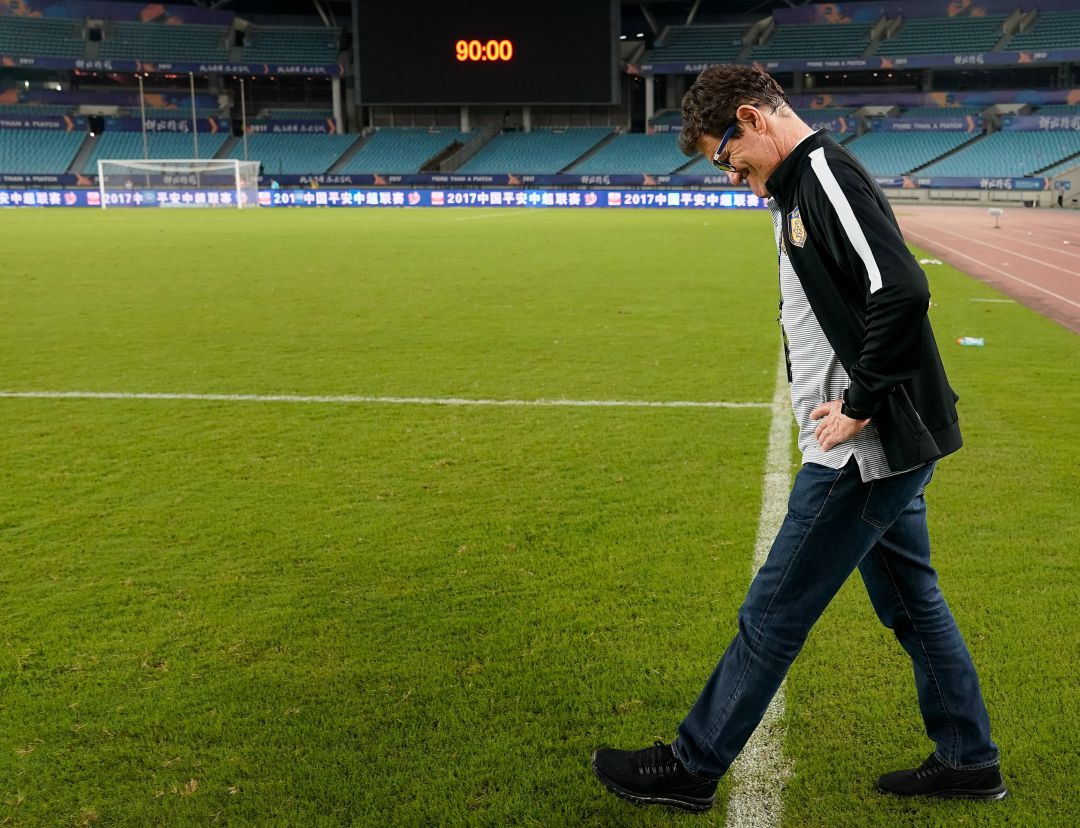 Capello en el terreno de juego en China Capello en el terreno de juego en China