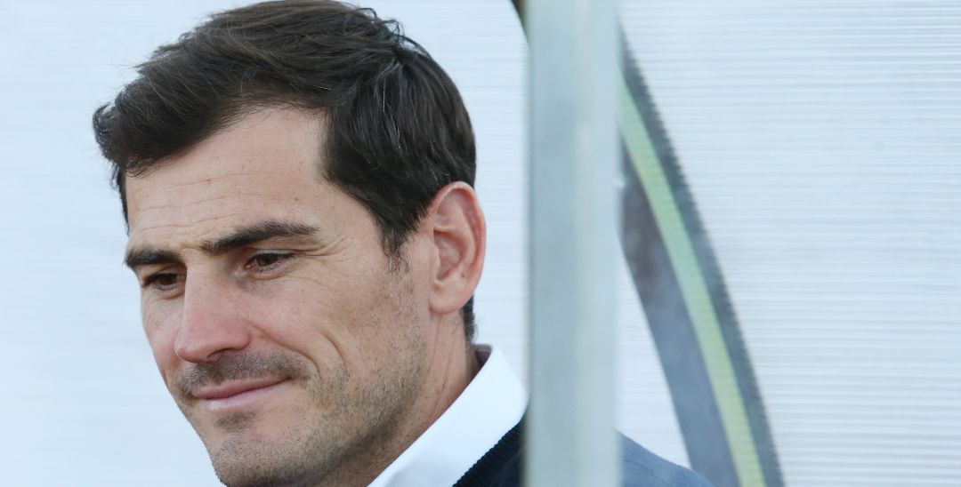 Iker Casillas, en un banquillo Iker Casillas, en un banquillo