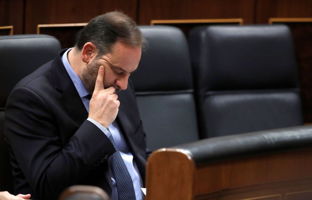 El ministro de Transportes, Movilidad y Agenda Urbana, José Luis Ábalos, durante la sesión de control al Gobierno celebrada el pasado miércoles en el Congreso. El ministro de Transportes, Movilidad y Agenda Urbana, José Luis Ábalos, durante la sesión de control al Gobierno celebrada el pasado miércoles en el Congreso.