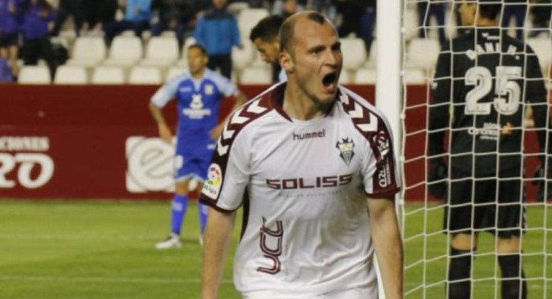 Zozulia celebra un gol con el Albacete Zozulia celebra un gol con el Albacete