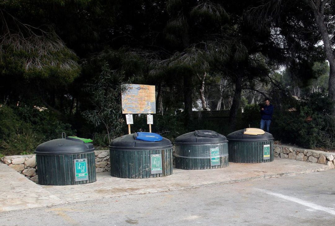 Zona de contenedores donde fue encontrado el cuerpo sin vida de una mujer en Moraira (Alicante) Zona de contenedores donde fue encontrado el cuerpo sin vida de una mujer en Moraira (Alicante)