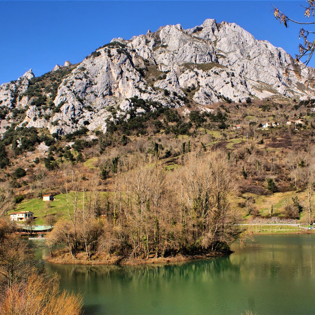 Embalse de Valdemurio, en Quirós Embalse de Valdemurio, en Quirós
