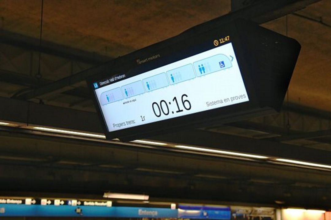 Nova pantalla d'informació dinàmica a l'estació d'Entença Nova pantalla d'informació dinàmica a l'estació d'Entença