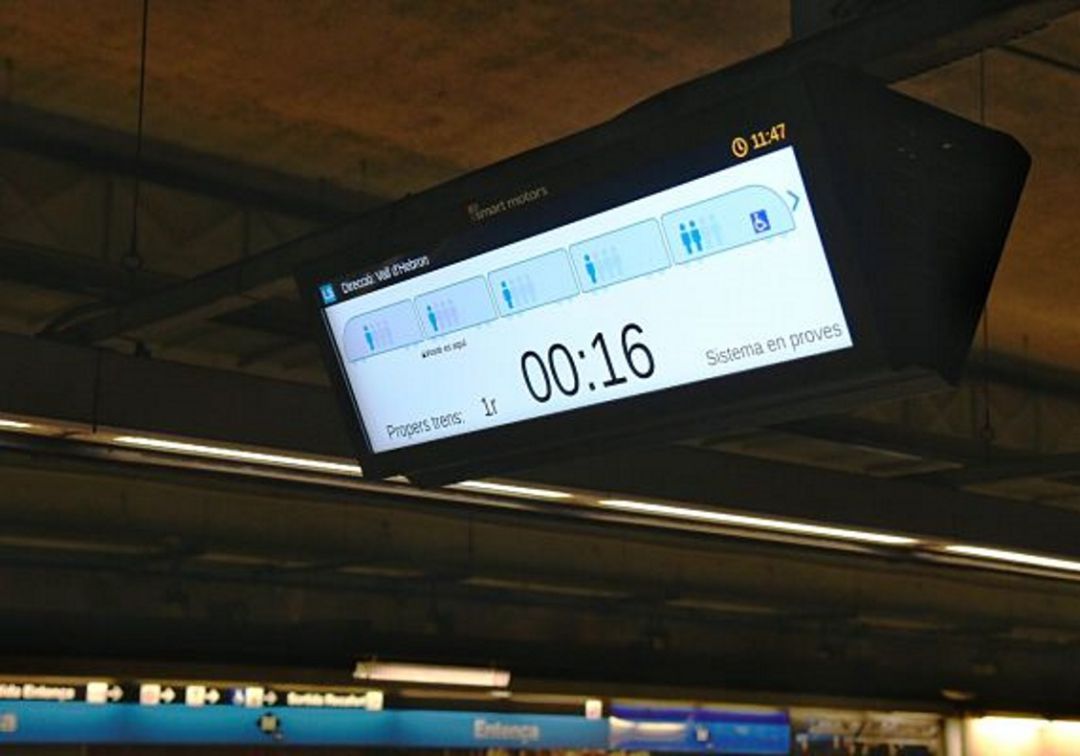 El metro ja informa a les andanes de com van de plens els vagons