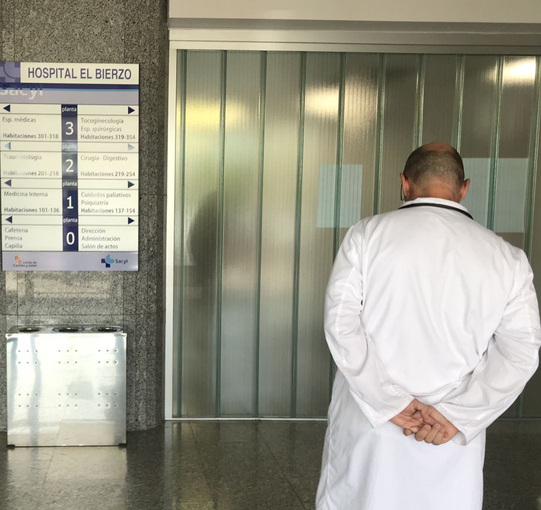 Una veintena de profesionales médicos han dejado el área de Salud Bierzo-Laciana en los últimos meses Una veintena de profesionales médicos han dejado el área de Salud Bierzo-Laciana en los últimos meses