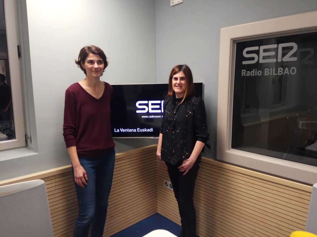 Rosa Martínez y Miren Gorrotxategi minutos antes de la entrevista en los estudios de Radio Bilbao Rosa Martínez y Miren Gorrotxategi minutos antes de la entrevista en los estudios de Radio Bilbao