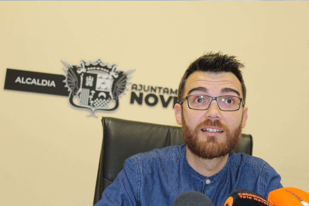 Alcalde de Novelda, Fran Martínez en rueda de prensa Alcalde de Novelda, Fran Martínez en rueda de prensa