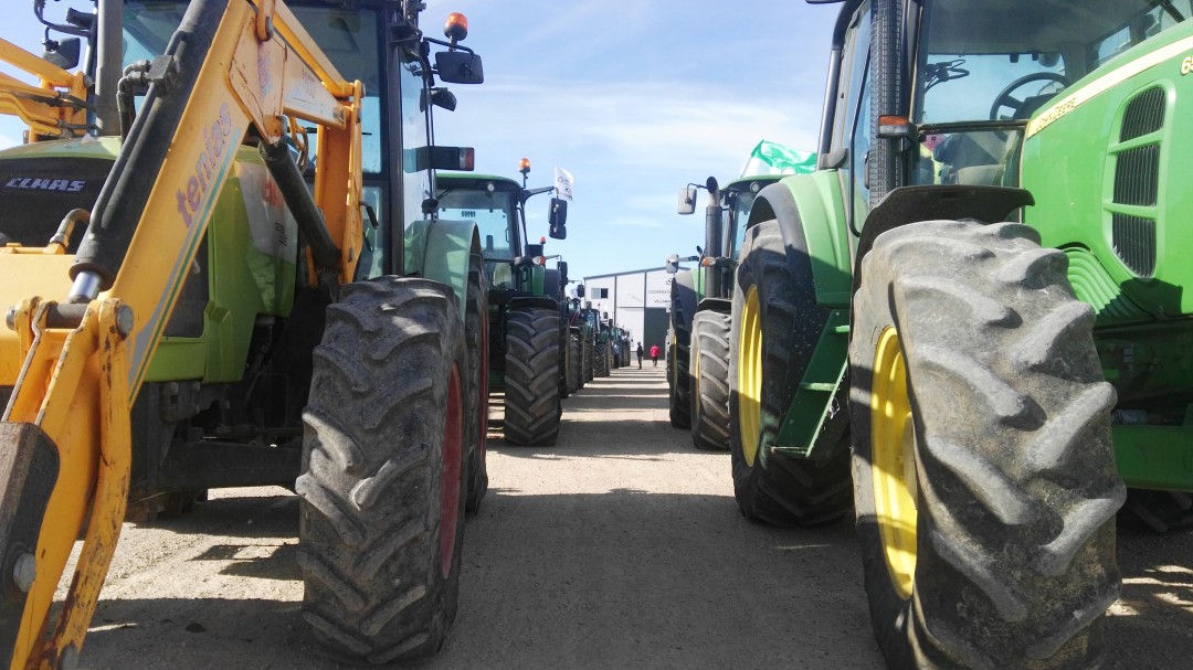 Hasta 5.000 agricultores se echan a la calle en defensa de un sector "en ruina"