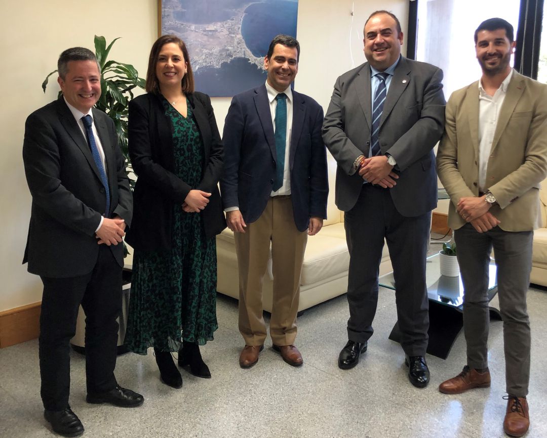 El consejero de Fomento, José Ramón Díez de Revenga, ha detallado a la Cámara de Comercio de Lorca los proyectos de su departamento para 2020 El consejero de Fomento, José Ramón Díez de Revenga, ha detallado a la Cámara de Comercio de Lorca los proyectos de su departamento para 2020