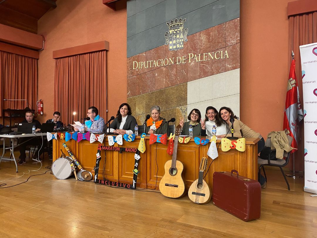 Mesa de Radio Gurugú con Academia de Danza Smile en el IV Maratón de Radio Inclusiva de Palencia Mesa de Radio Gurugú con Academia de Danza Smile en el IV Maratón de Radio Inclusiva de Palencia