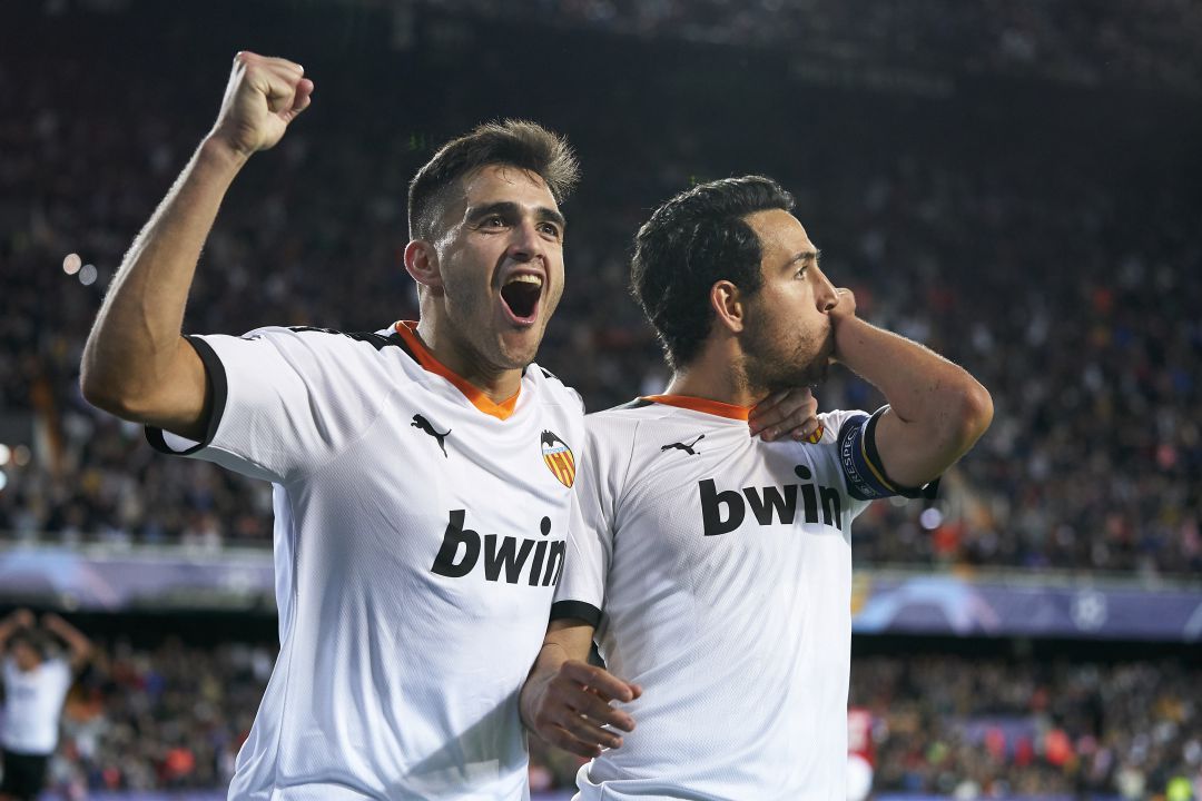 Maxi Gómez y Dani Parejo celebran un gol en Champions con el Valencia Maxi Gómez y Dani Parejo celebran un gol en Champions con el Valencia
