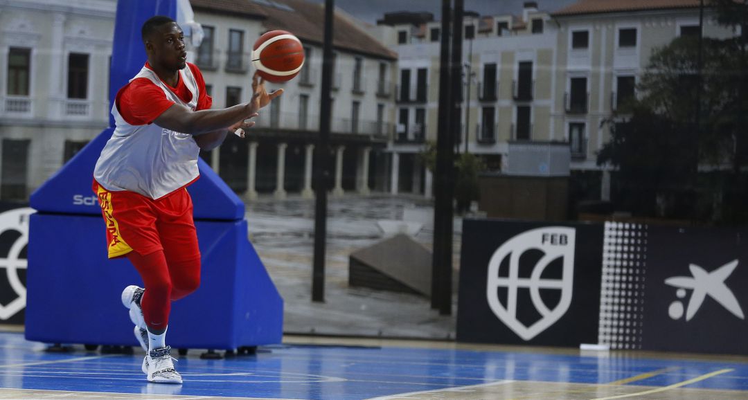 Osas Ehigiator ya ha disfrutado de su primer entrenamiento con España Osas Ehigiator ya ha disfrutado de su primer entrenamiento con España