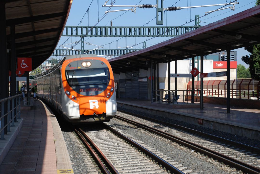 Un tren de Rodalies de Renfe Un tren de Rodalies de Renfe