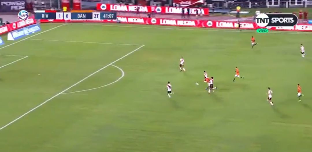 Osvaldo remata a puerta desde lejos con Banfield Osvaldo remata a puerta desde lejos con Banfield