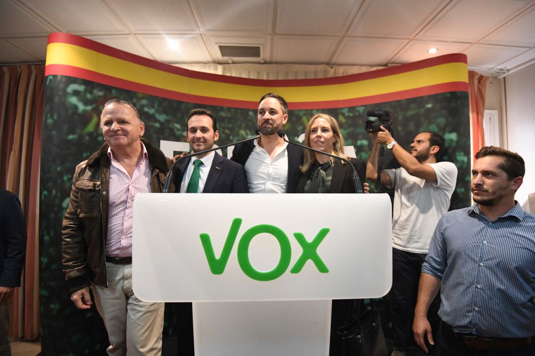 Juan Ros (i), en un acto electoral de Vox en Ceuta, el pasado 30 de octubre. Juan Ros (i), en un acto electoral de Vox en Ceuta, el pasado 30 de octubre.