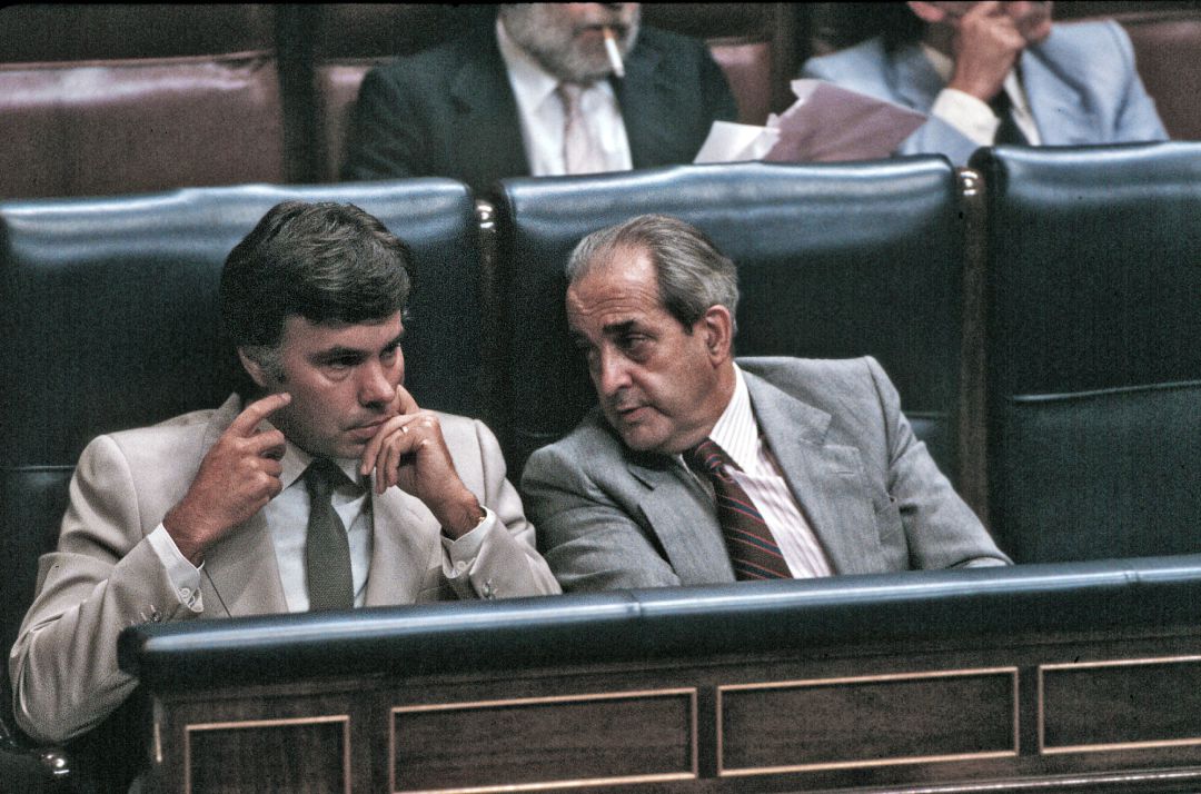 Morán fue el primer ministro de Exteriores en los gobiernos de Felipe González. Morán fue el primer ministro de Exteriores en los gobiernos de Felipe González.