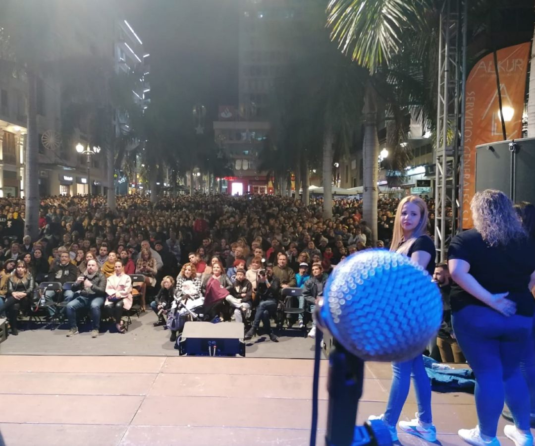 Un momento de la presentación de disfraz de Diablos Locos. Un momento de la presentación de disfraz de Diablos Locos.