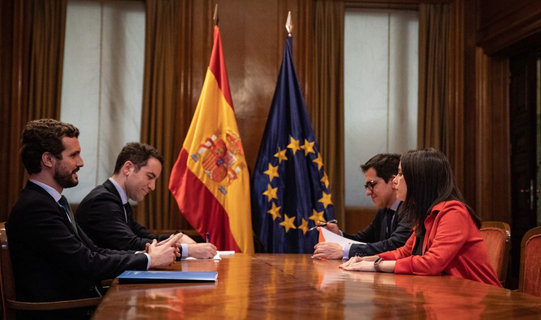 Reunión en el Congreso de los Diputados entre el presidente del PP, Pablo Casado, y la portavoz parlamentaria de Ciudadanos, Inés Arrimadas, junto Teodoro García Egea y José María Espejo-Saavedra, para hablar de coaliciones en elecciones autonómicas. Reunión en el Congreso de los Diputados entre el presidente del PP, Pablo Casado, y la portavoz parlamentaria de Ciudadanos, Inés Arrimadas, junto Teodoro García Egea y José María Espejo-Saavedra, para hablar de coaliciones en elecciones autonómicas.