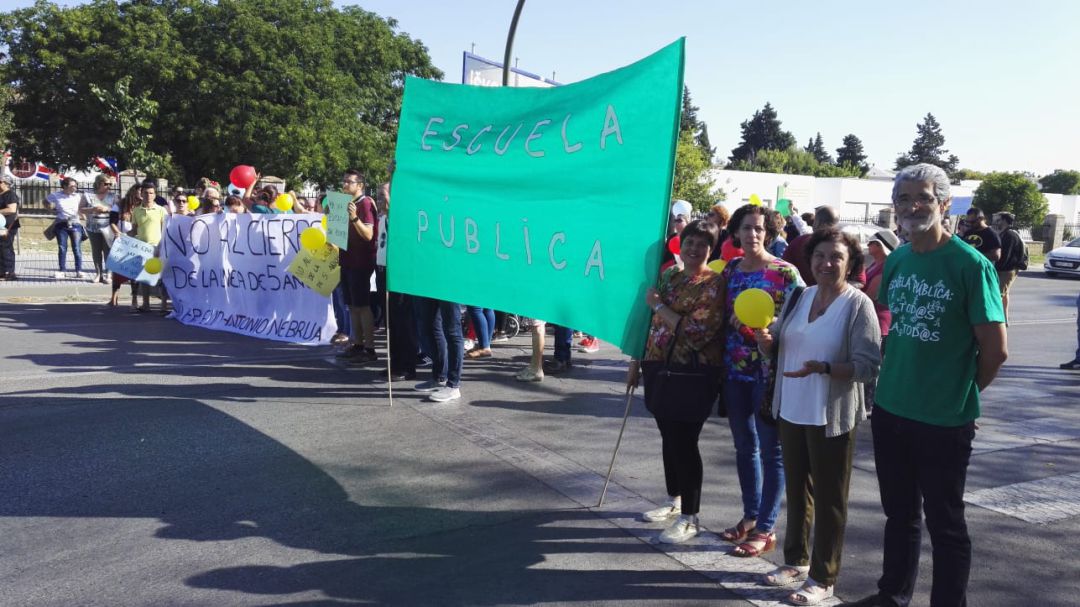 Imagen de una de las protestas en defensa de la educación pública en Andalucía Imagen de una de las protestas en defensa de la educación pública en Andalucía