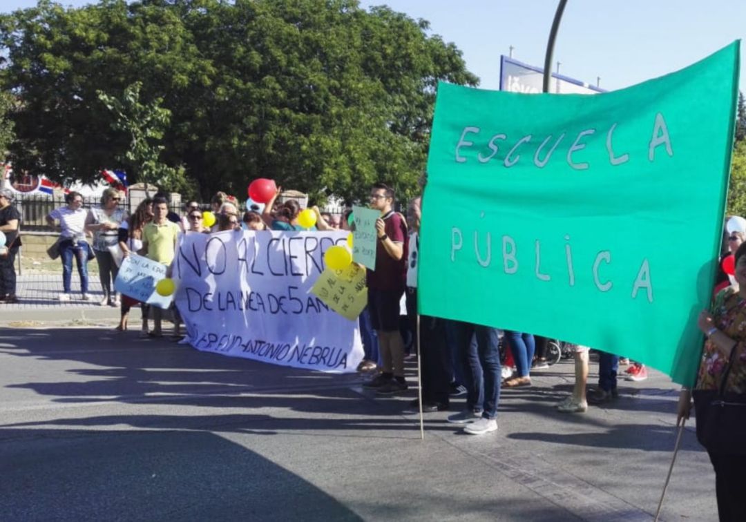 Los sindicatos convocan huelga en la escuela pública