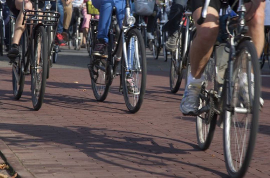 Se prohibirá circular montado en bici o patinete eléctrico por zonas peatonales y aceras de Palencia Se prohibirá circular montado en bici o patinete eléctrico por zonas peatonales y aceras de Palencia