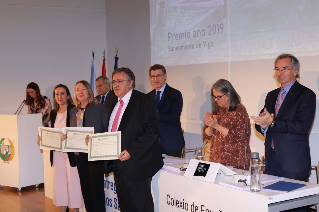 Momento de la entrega de los diplomas a los implicados en la construcción de la Depuradora Momento de la entrega de los diplomas a los implicados en la construcción de la Depuradora