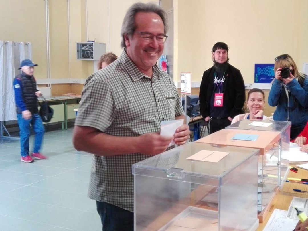 Francisco Guarido ejerce su derecho al voto en los últimos comicios municipales Francisco Guarido ejerce su derecho al voto en los últimos comicios municipales