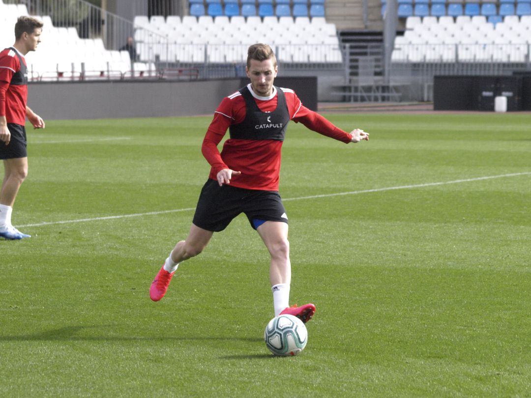 Iván Balliu en el entrenamiento de este miércoles. Iván Balliu en el entrenamiento de este miércoles.