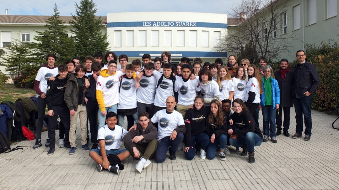 Alumnos de Paracuellos lanzan un globo sonda para estudiar la estratosfera