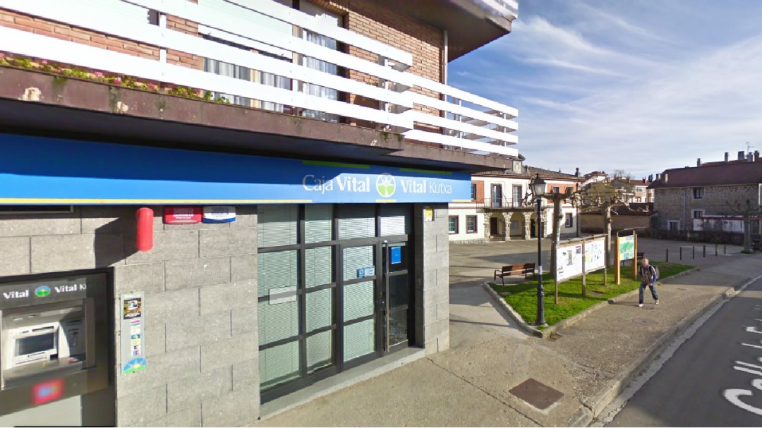 Cabreo en los pueblos por el recorte de servicios de Kutxabank