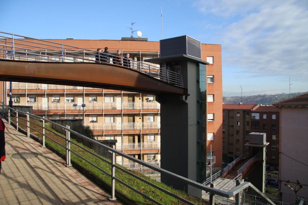 Uno de los últimos ascensores instalados en al localidad Uno de los últimos ascensores instalados en al localidad