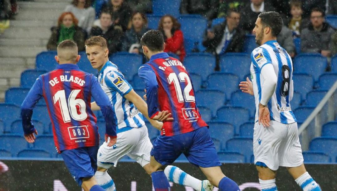 El partido, correspondiente a la jornada 24 de LaLiga Santander y aplazado por "altos niveles de compuestos químicos detectados en el aire" que impidieron la actividad física en la localidad de Éibar, se disputará después de que las partes involucradas hayan acordado la fecha El partido, correspondiente a la jornada 24 de LaLiga Santander y aplazado por "altos niveles de compuestos químicos detectados en el aire" que impidieron la actividad física en la localidad de Éibar, se disputará después de que las partes involucradas hayan acordado la fecha