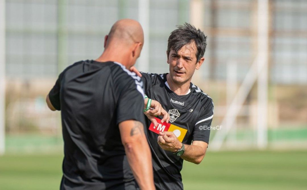 Pacheta en un entrenamiento con su ayudante Dani Mallo Pacheta en un entrenamiento con su ayudante Dani Mallo
