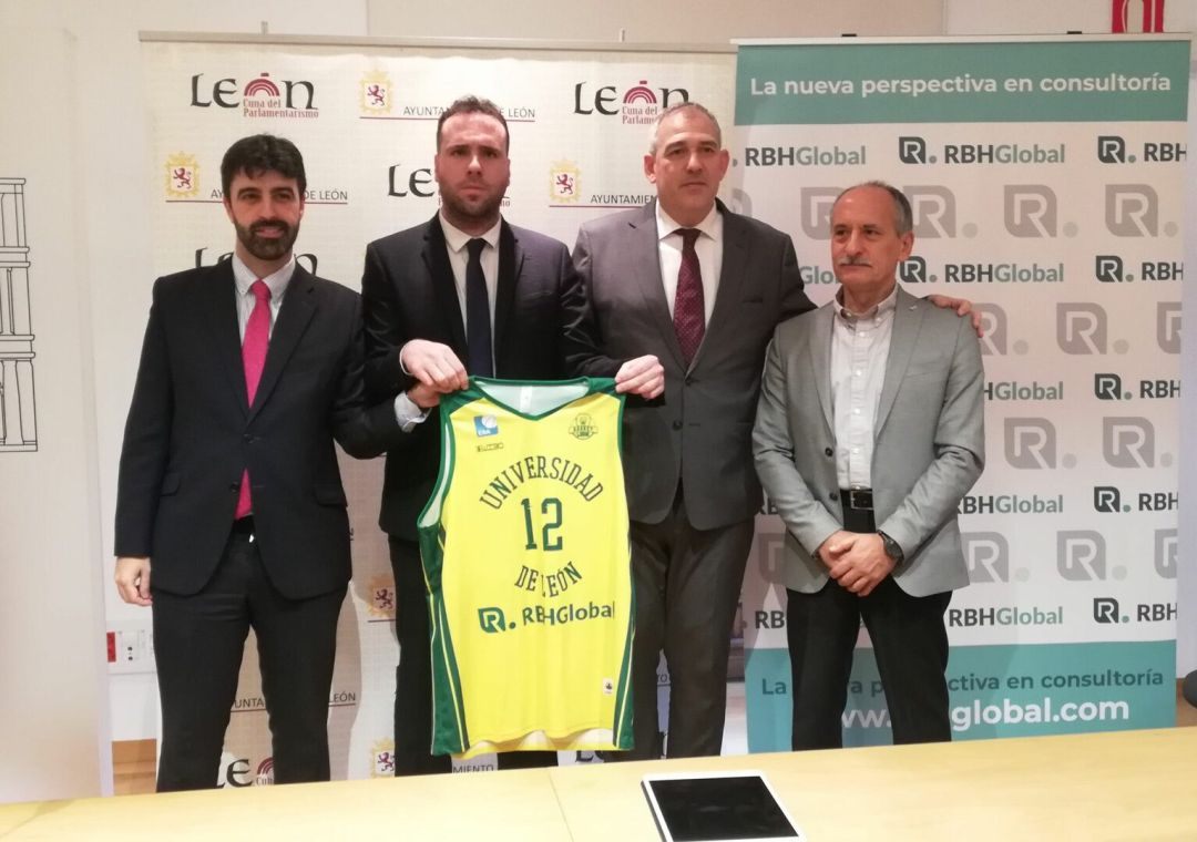 A la izquierda, Pablo Roberto, de RBH Global, empresa impulsora del Basket León A la izquierda, Pablo Roberto, de RBH Global, empresa impulsora del Basket León