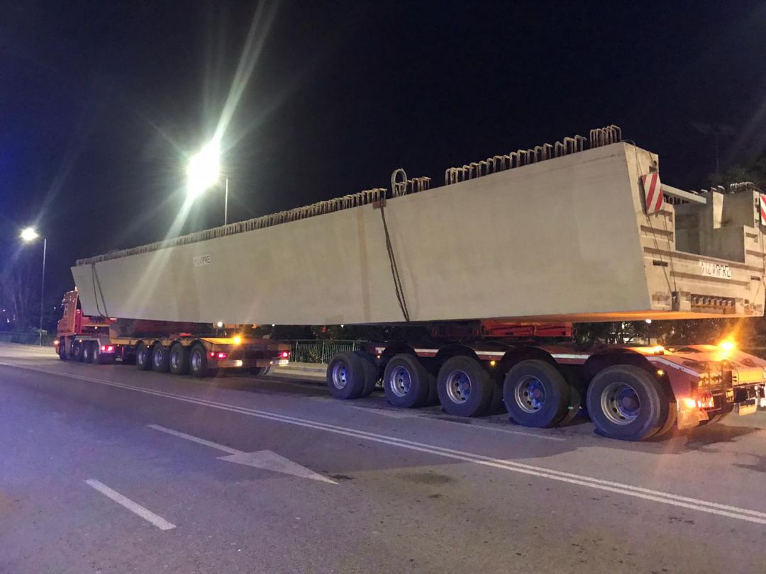 Primera de las vigas de grandes dimensiones del nuevo viaducto sobre el río Guadalentín Primera de las vigas de grandes dimensiones del nuevo viaducto sobre el río Guadalentín