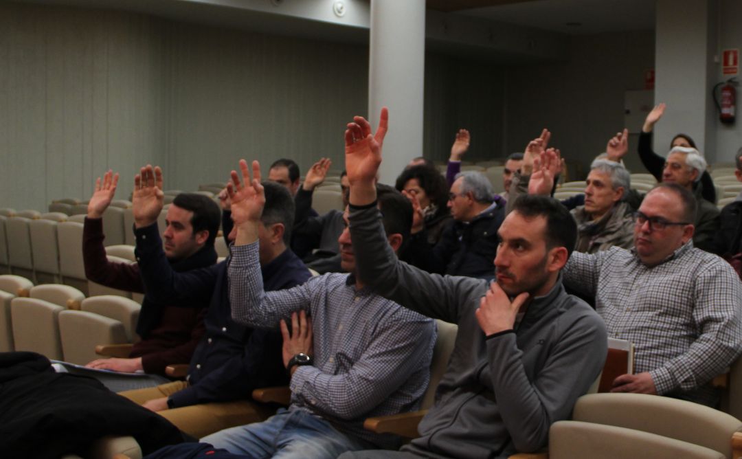 Representantes de los Ayuntamientos que integran la Comunidad de Villa y Tierra de Cuéllar durante la aprobación de los aprovechamientos madereros. Representantes de los Ayuntamientos que integran la Comunidad de Villa y Tierra de Cuéllar durante la aprobación de los aprovechamientos madereros.