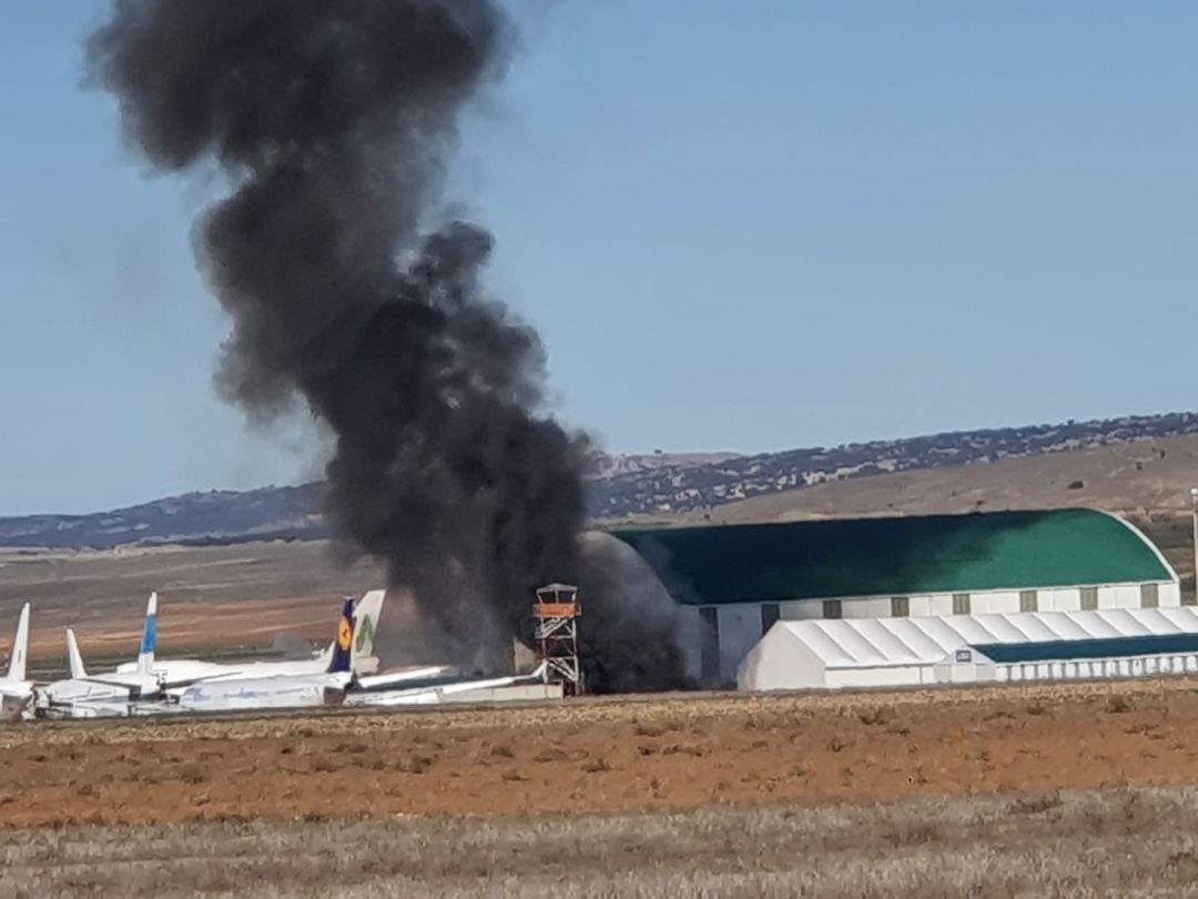 Controlado el incendio que se ha declarado en el aeropuerto de Teruel Controlado el incendio que se ha declarado en el aeropuerto de Teruel