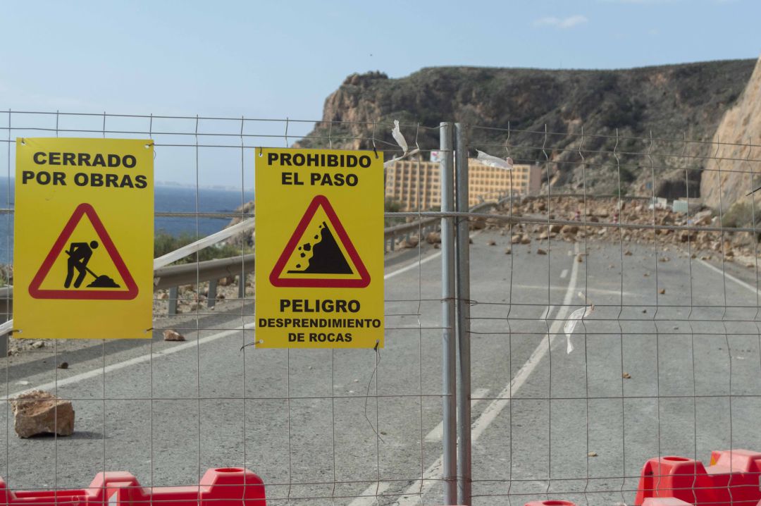 La carretera de El Cañarete no se abrirá hasta que no la obra no tenga plena seguridad. La carretera de El Cañarete no se abrirá hasta que no la obra no tenga plena seguridad.