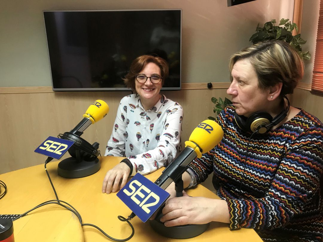 Cristina Ramírez y Mercedes Sáez, coordinadora y animadora cultural de la concejalía de Cultura de Alcorcón Cristina Ramírez y Mercedes Sáez, coordinadora y animadora cultural de la concejalía de Cultura de Alcorcón