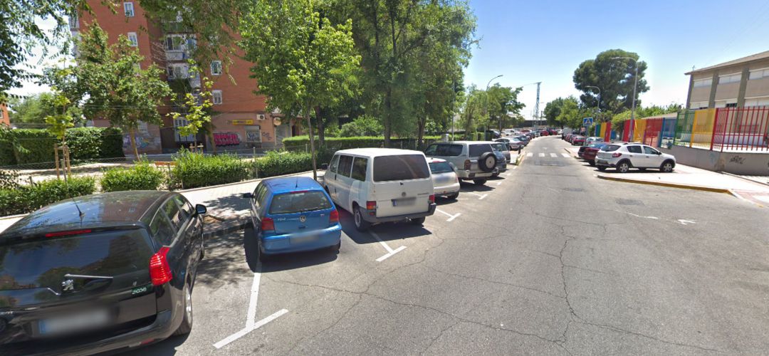 Los aparcamientos en la calle Mónaco de Fuenlabrada Los aparcamientos en la calle Mónaco de Fuenlabrada