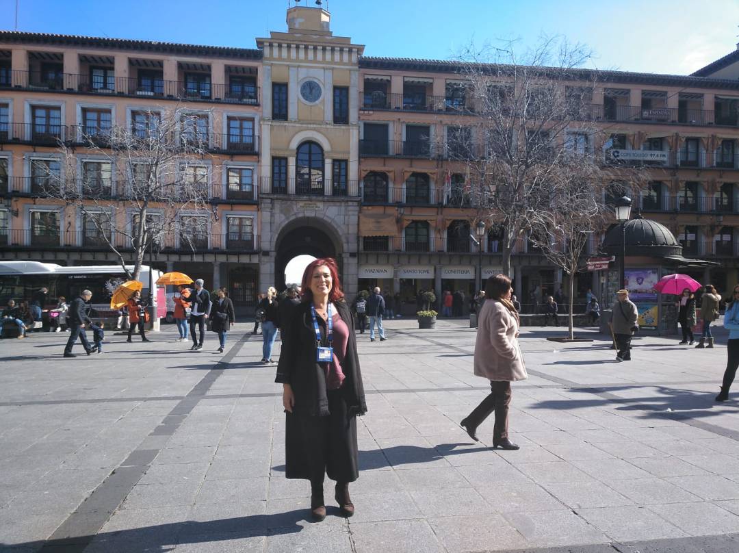 Almudena Cencerrado en la toledana Plaza de Zocodover Almudena Cencerrado en la toledana Plaza de Zocodover