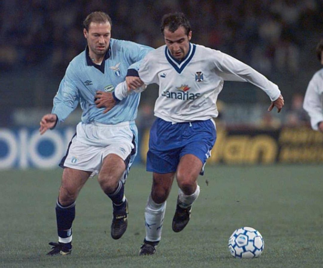 El ex futbolista en su etapa como jugador blanquiazul El ex futbolista en su etapa como jugador blanquiazul