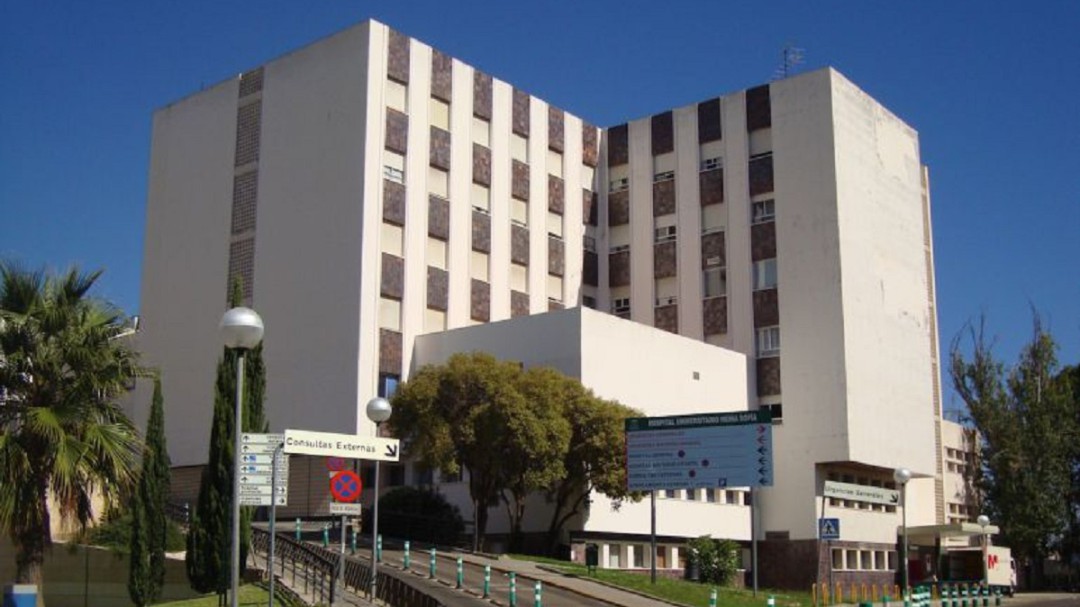 Obligan a una madre a dejar fuera de la consulta de Urgencias de Pediatría a su hijo de 4 años