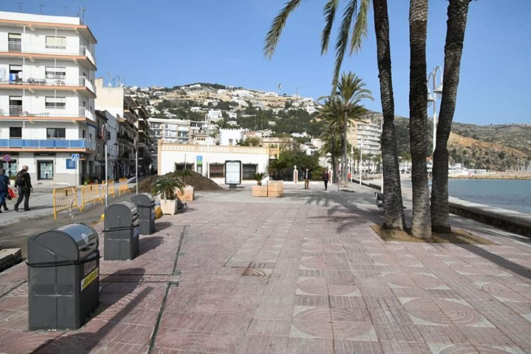 Trabajos de limpieza en el paseo de La Grava de Xàbia, días después de la borrasca Gloria. Trabajos de limpieza en el paseo de La Grava de Xàbia, días después de la borrasca Gloria.