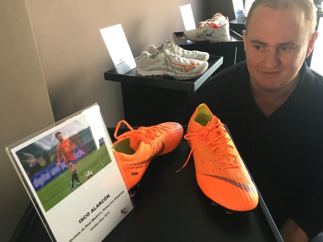 El Museo del Calzado de Elda añade a su colección deportiva las zapatillas de Isco Alarcón, jugador del Real Madrid El Museo del Calzado de Elda añade a su colección deportiva las zapatillas de Isco Alarcón, jugador del Real Madrid